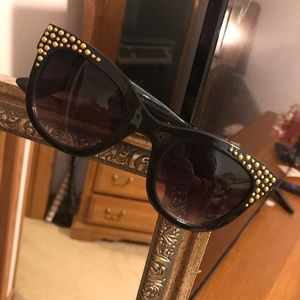 Women’s trendy sunglasses